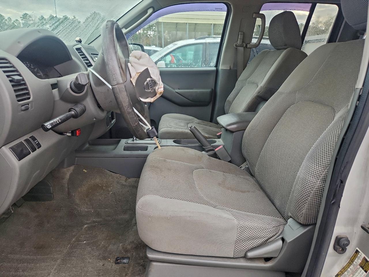 Nissan Frontier Crew Cab Se Image 12