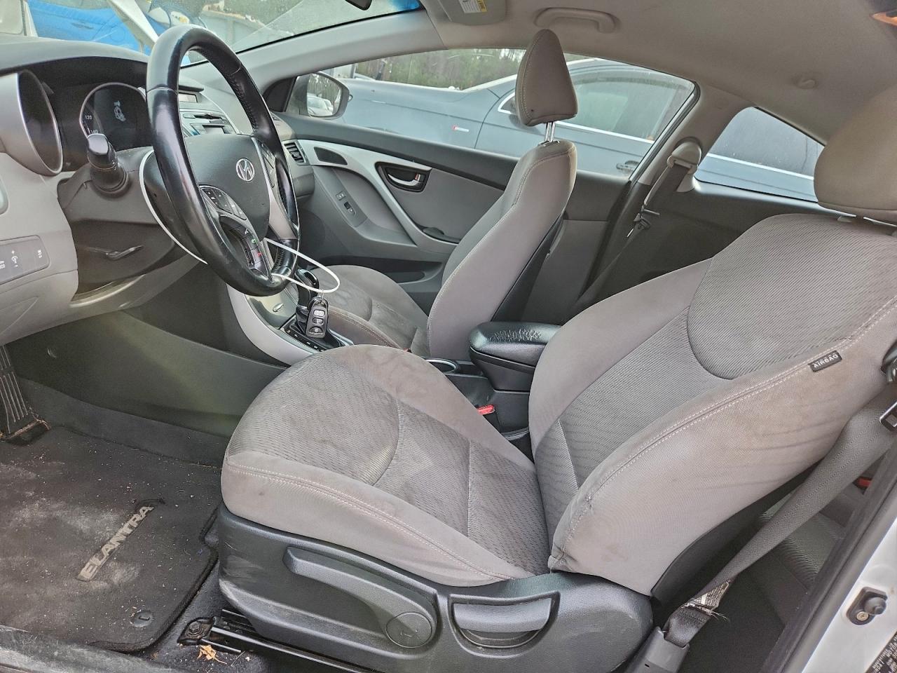 Hyundai ELANTRA Gs Image 6