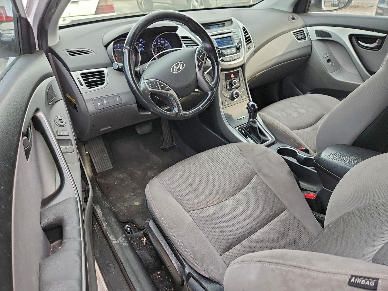 Hyundai ELANTRA Gs Image 7