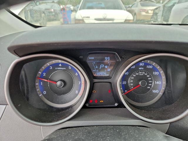 Hyundai ELANTRA Gs Image 4