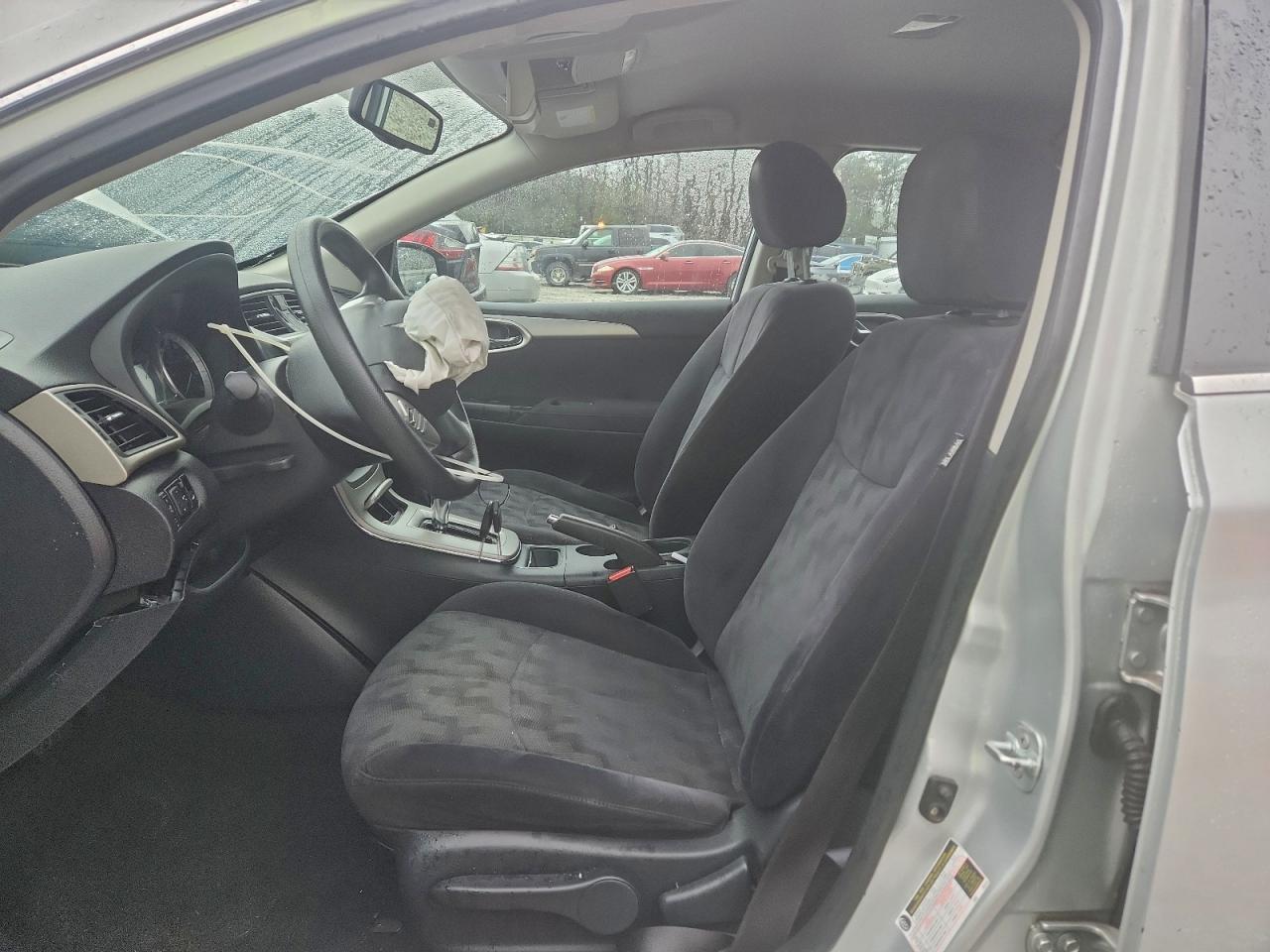 Nissan Sentra S Image 9