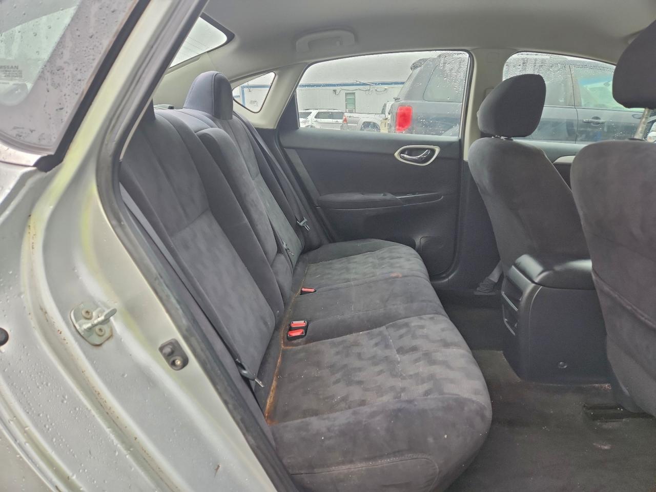 Nissan Sentra S Image 10