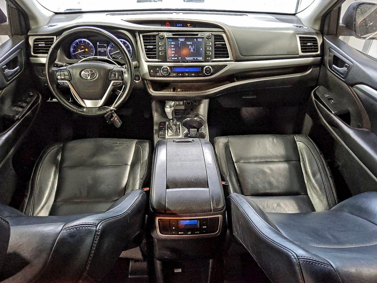 Toyota Highlander Se Image 9