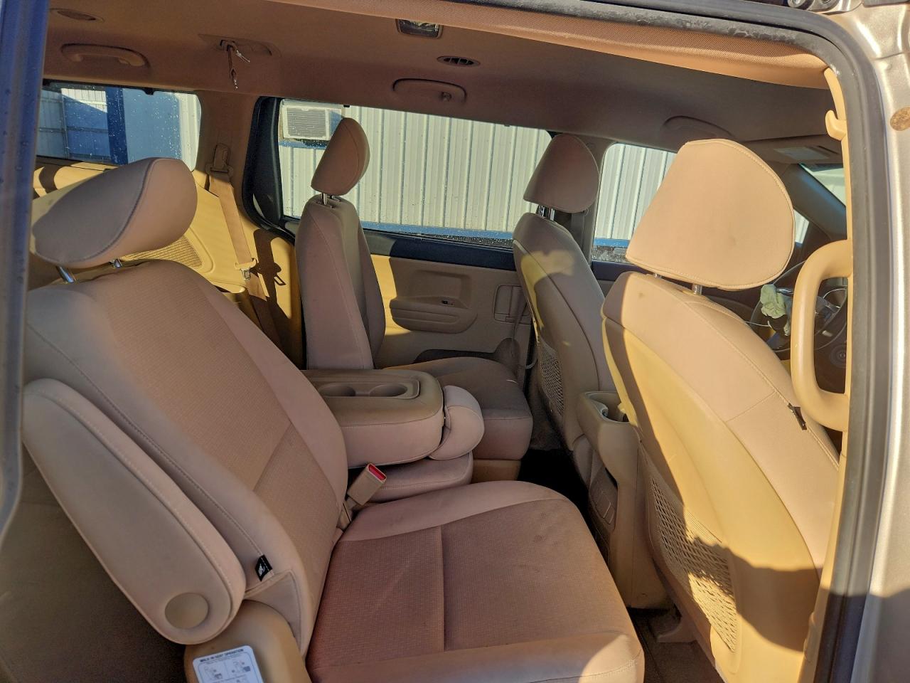 Kia Sedona Lx Image 4