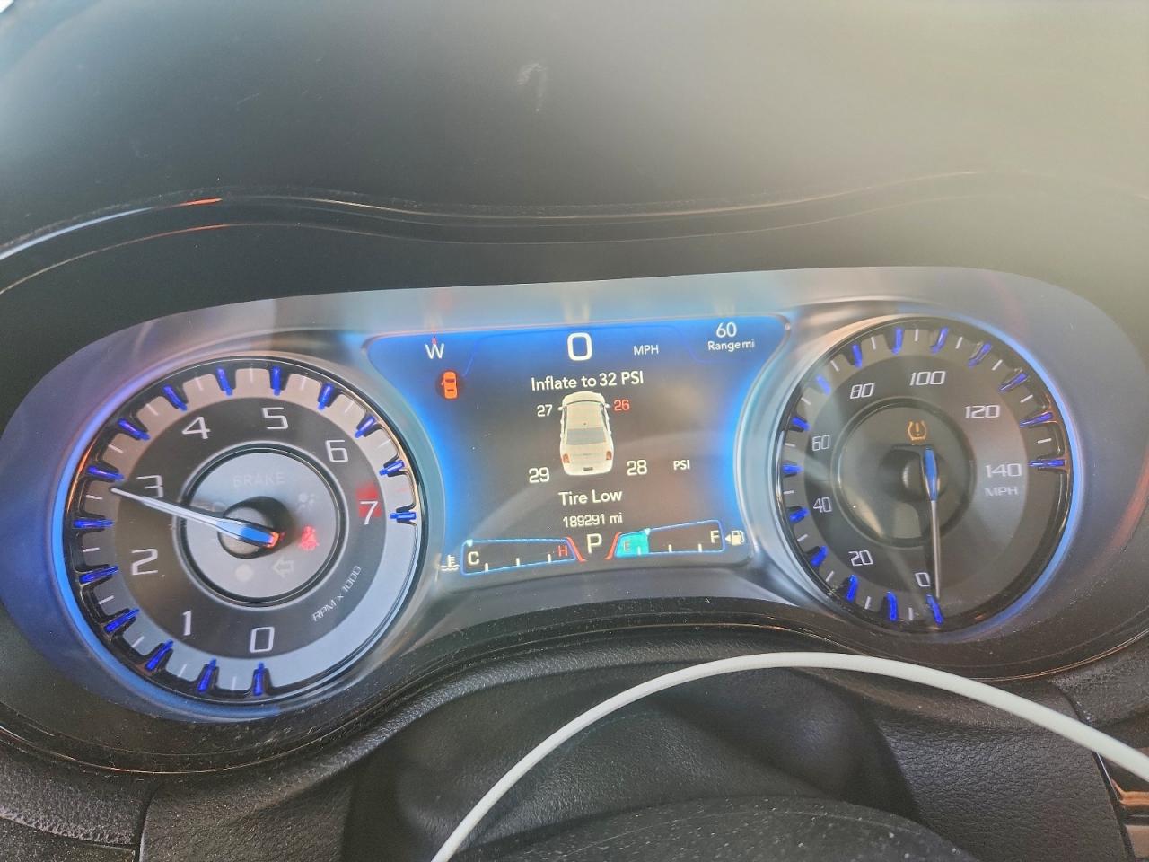 Chrysler 300 S Image 8