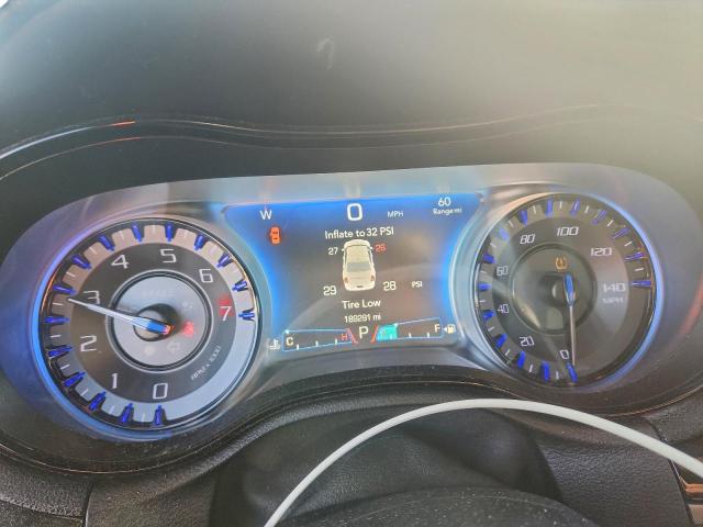 Chrysler 300 S Image 8