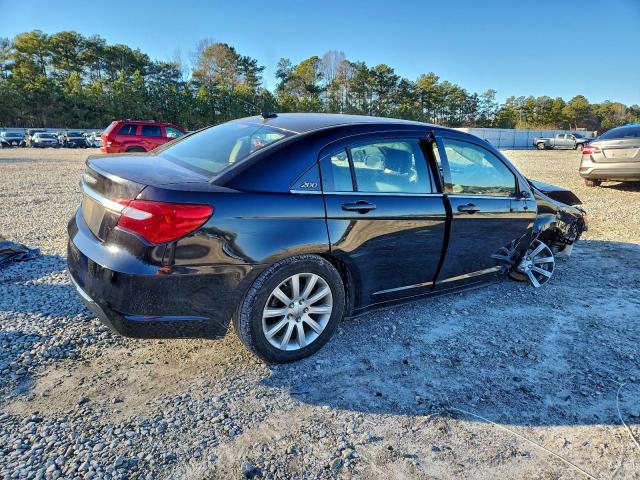 Chrysler 200 Touring Image 3