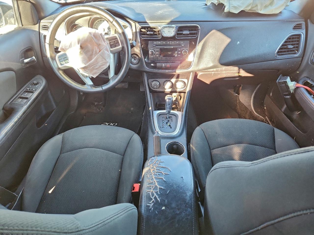 Chrysler 200 Touring Image 4