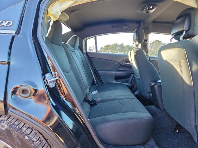 Chrysler 200 Touring Image 10