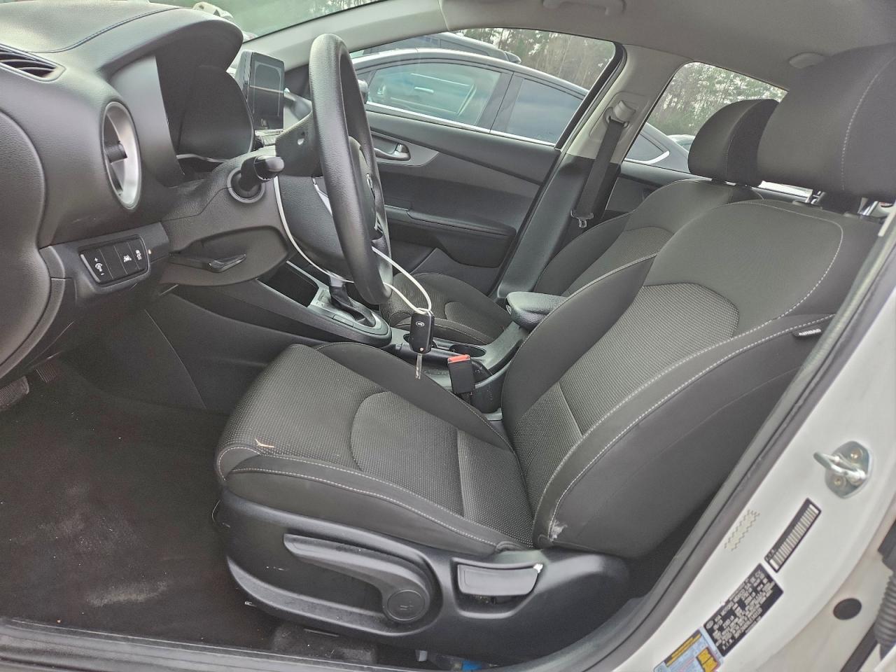 Kia Forte Fe Image 8