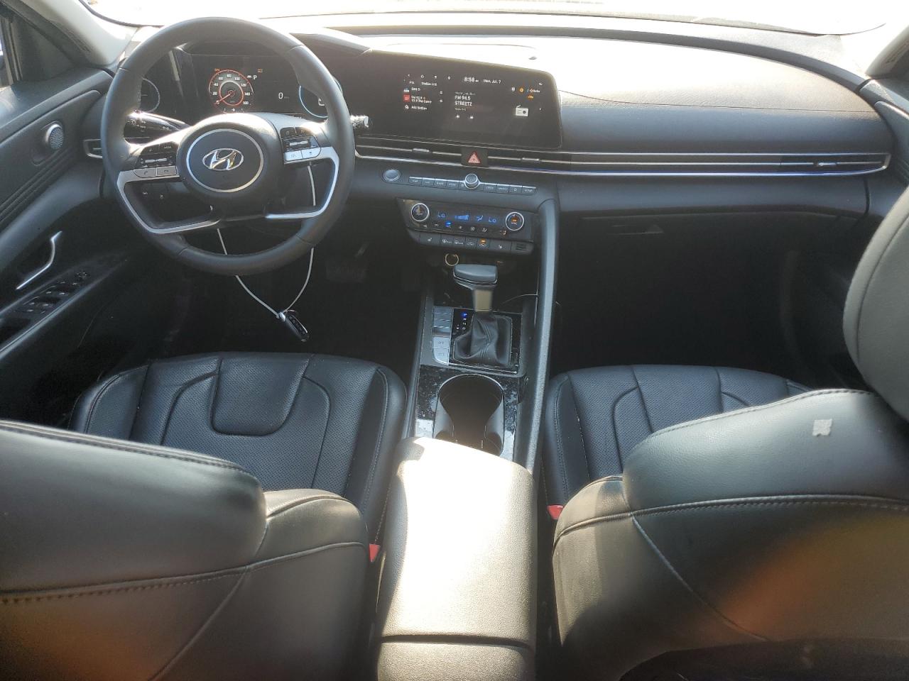 Hyundai ELANTRA Limited Image 7