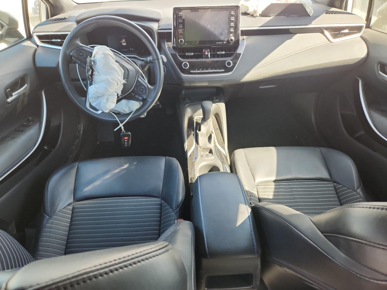 Toyota Corolla Xse Image 11