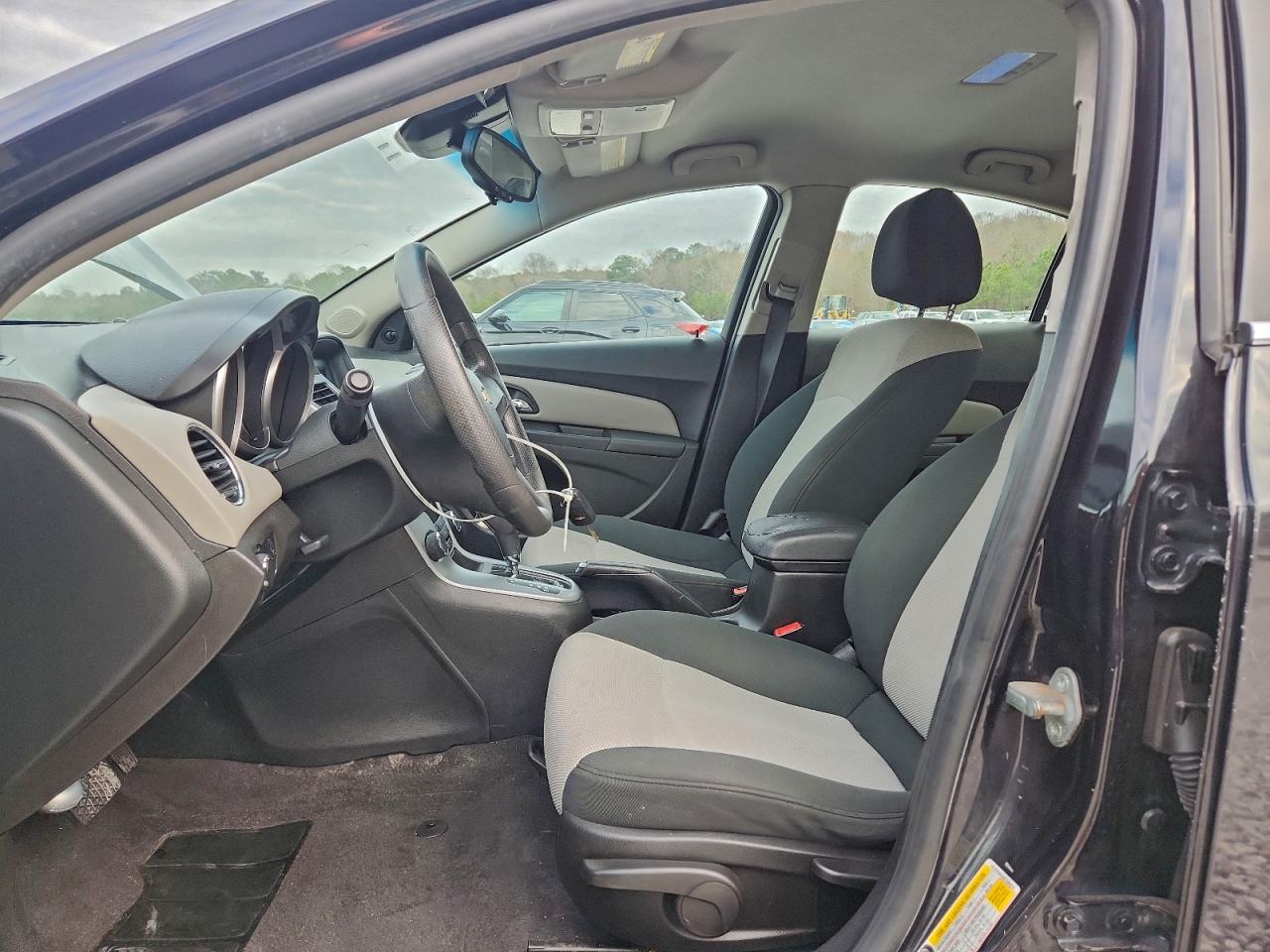 Chevrolet Cruze Ls Image 5