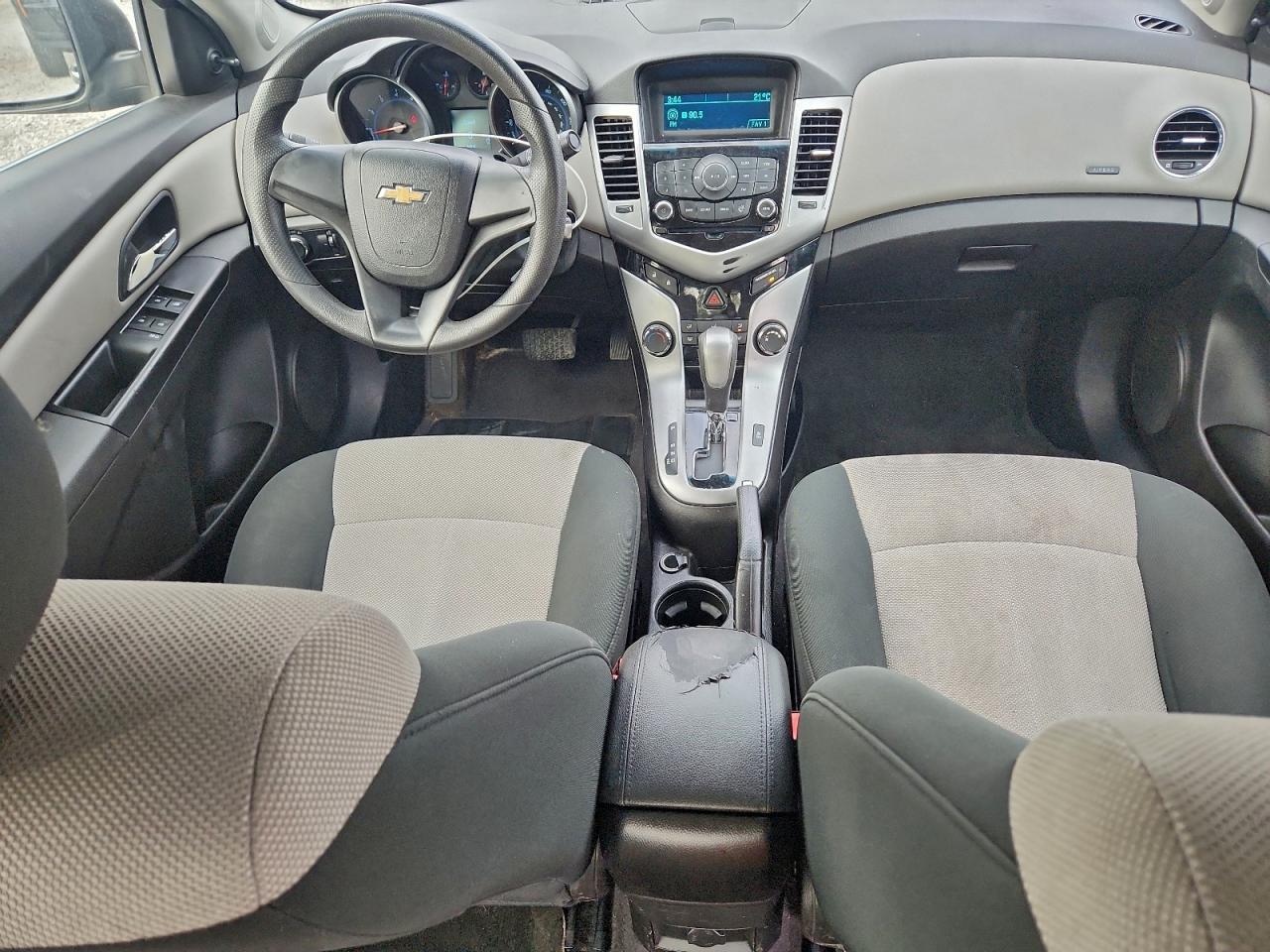 Chevrolet Cruze Ls Image 4