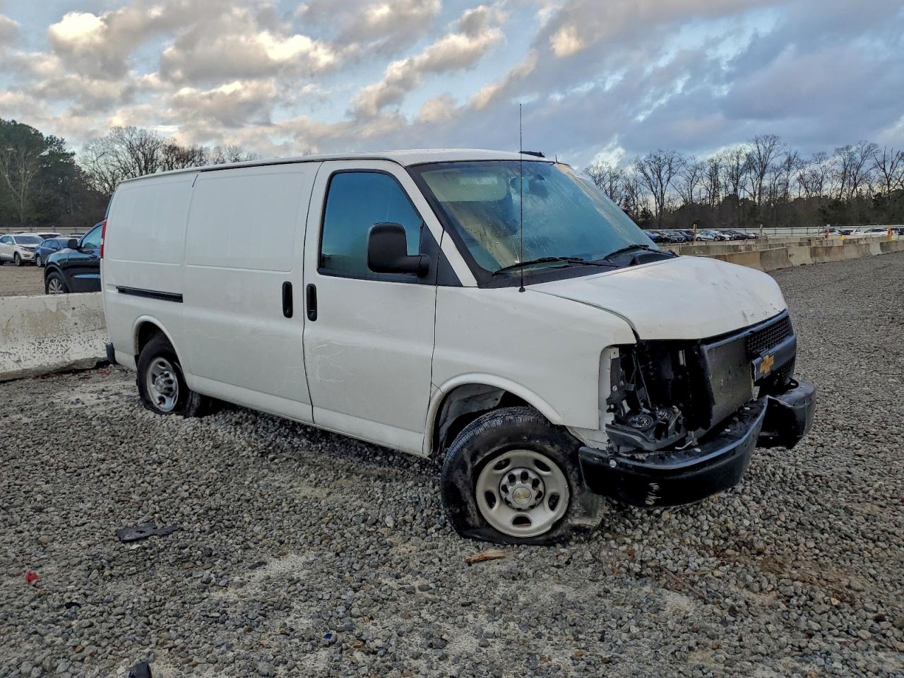 Chevrolet Express Image 12