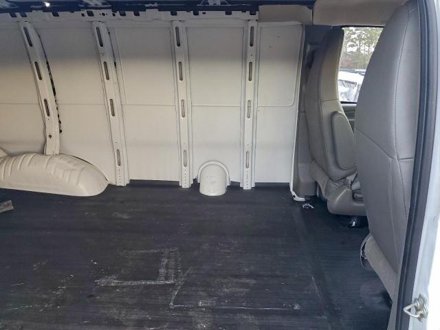 Chevrolet Express Image 10