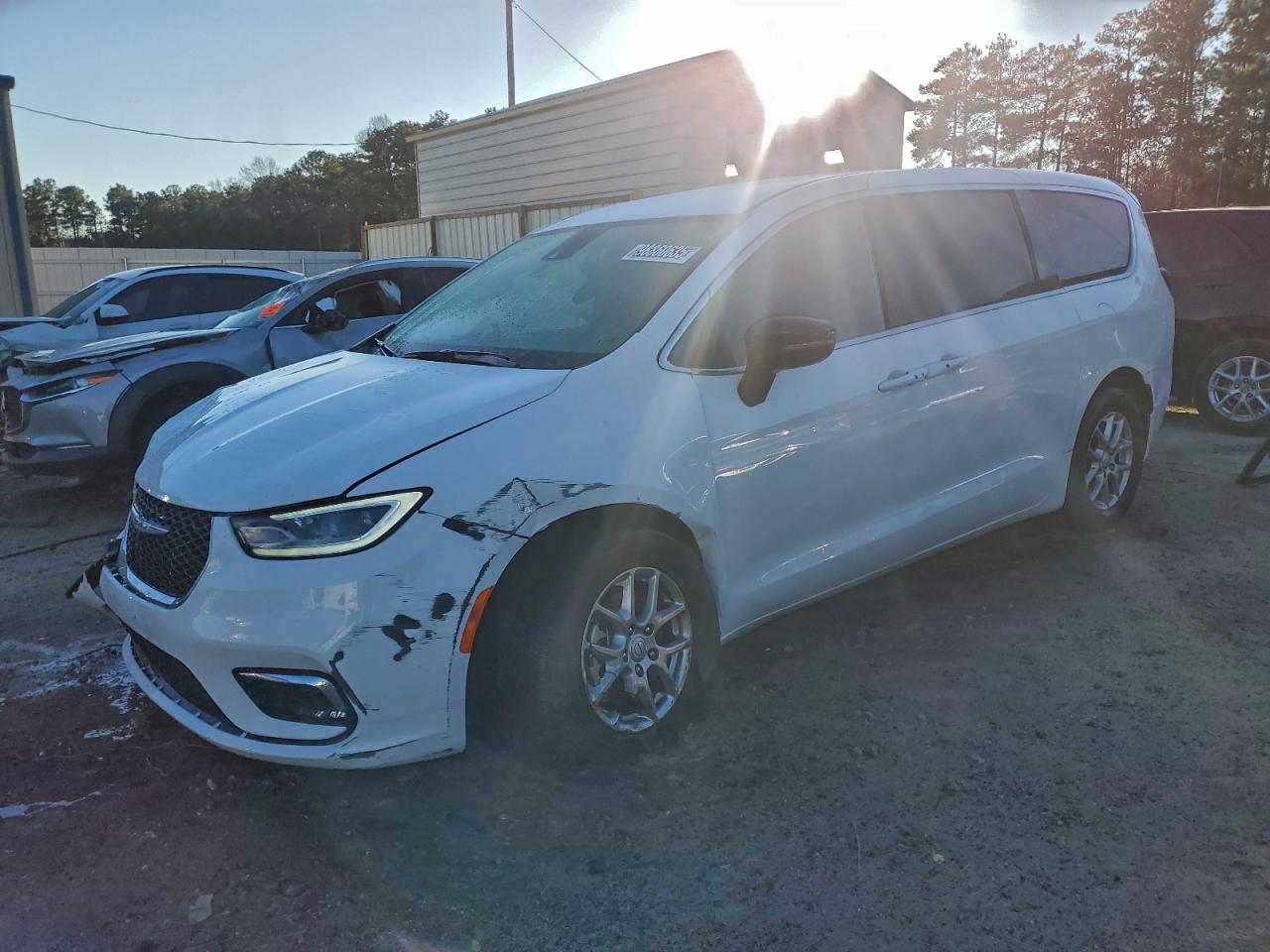 Chrysler Pacifica Select Image 1