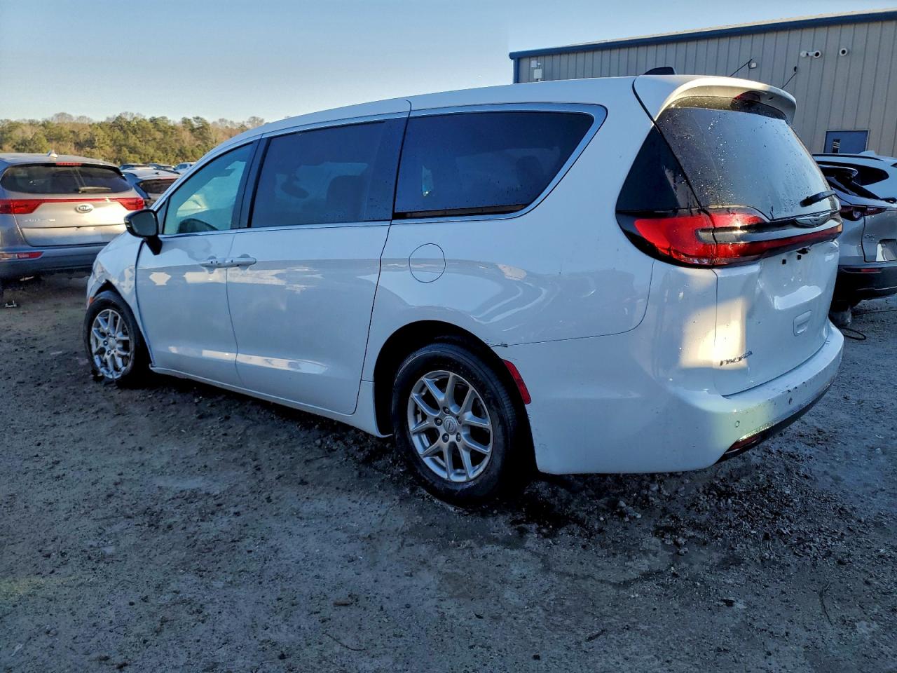 Chrysler Pacifica Select Image 2