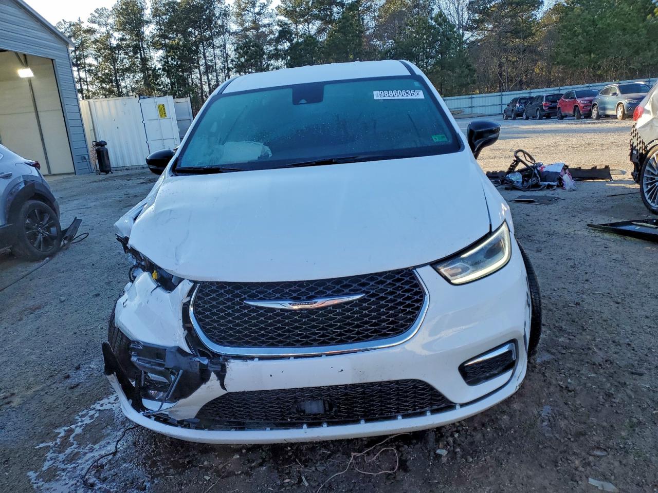 Chrysler Pacifica Select Image 3