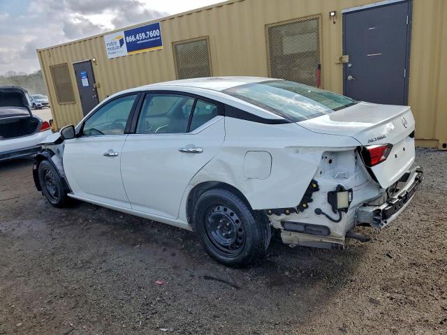 Nissan Altima S Image 6