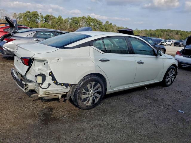 Nissan Altima S Image 2