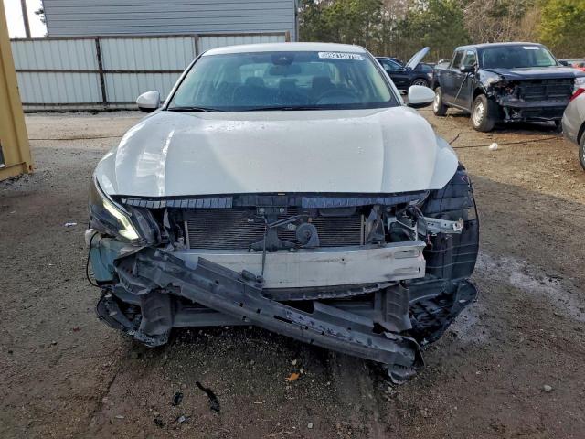 Nissan Altima S Image 4