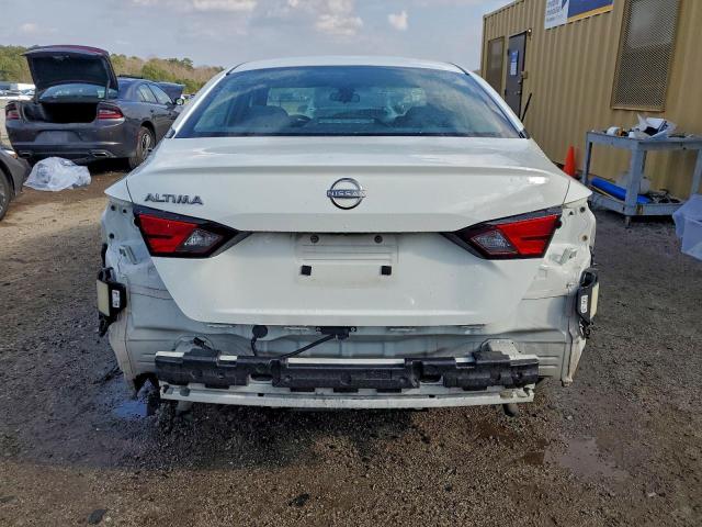 Nissan Altima S Image 3