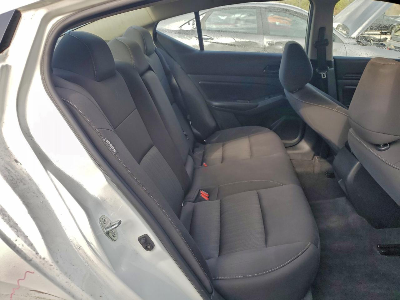 Nissan Altima S Image 7