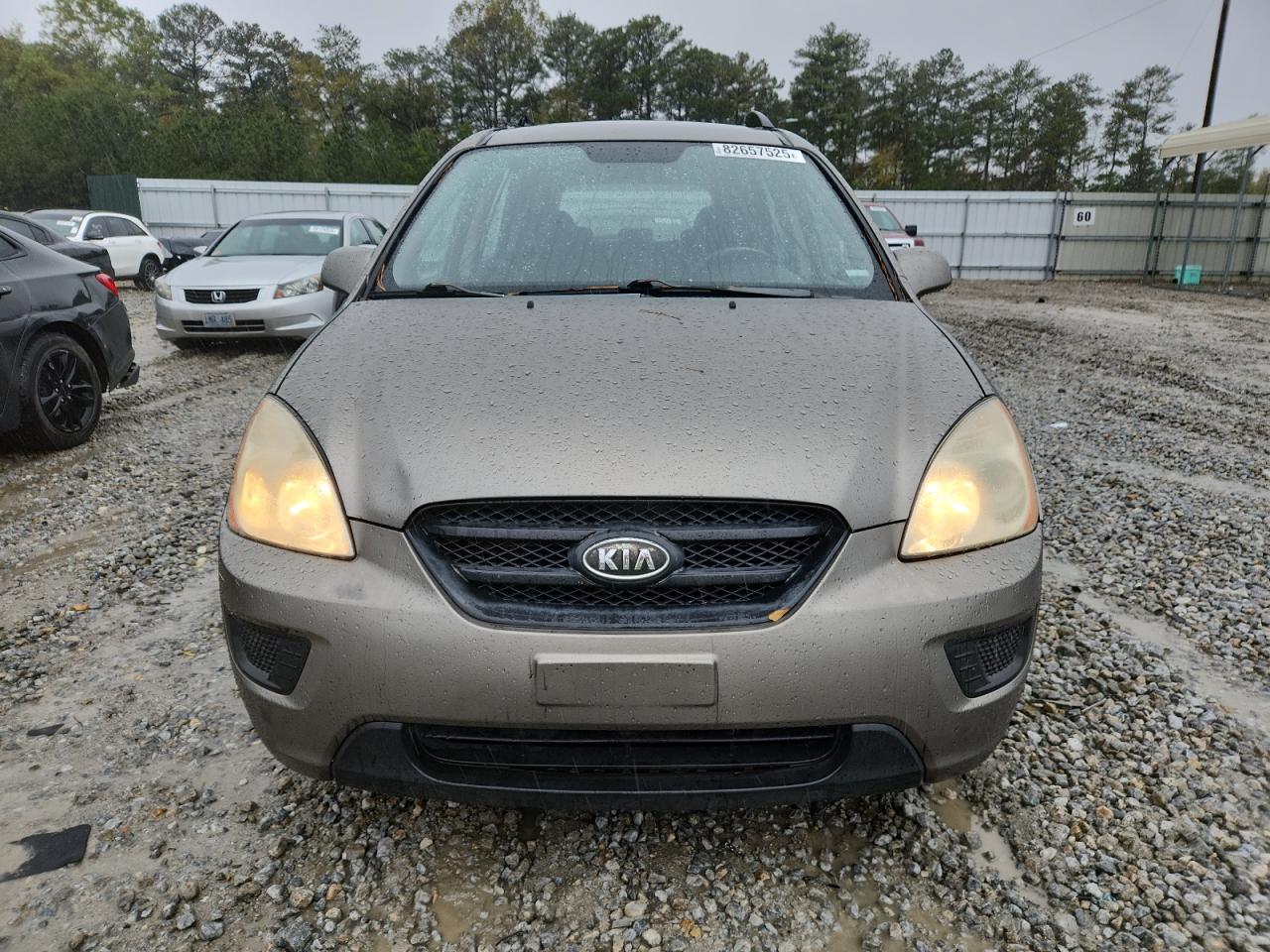 Kia Rondo Base Image 4