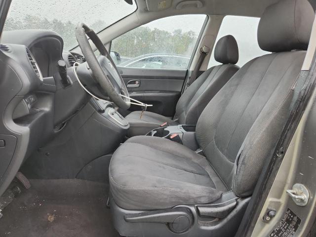 Kia Rondo Base Image 10