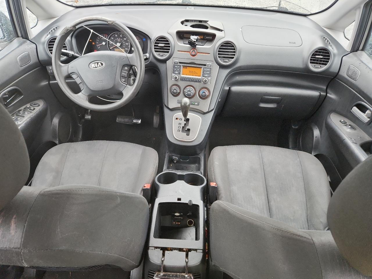 Kia Rondo Base Image 5