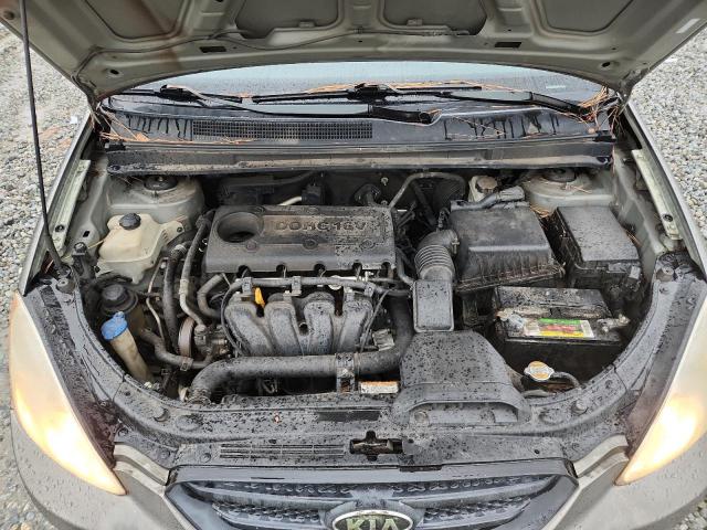 Kia Rondo Base Image 11