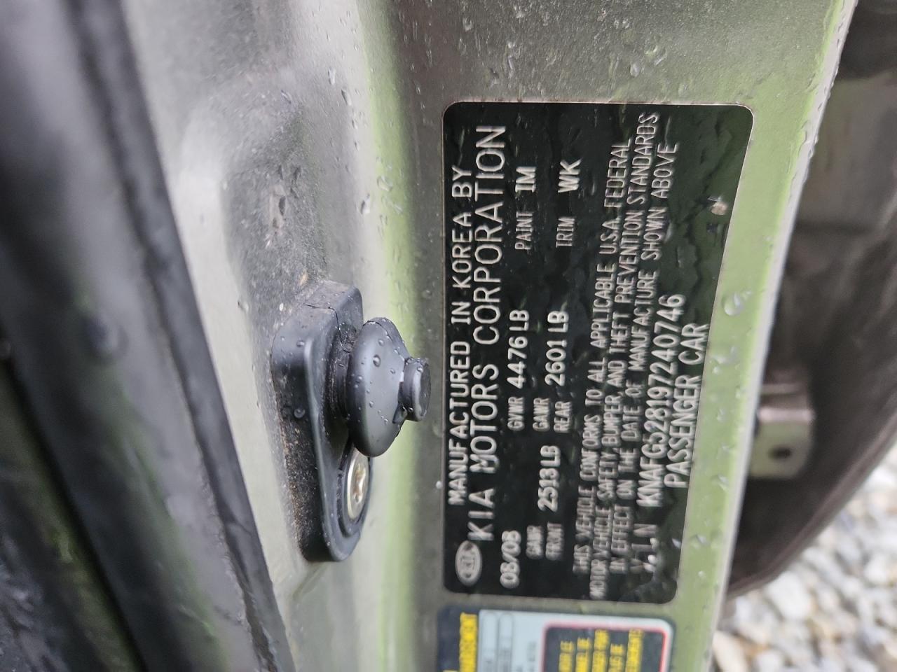 Kia Rondo Base Image 8